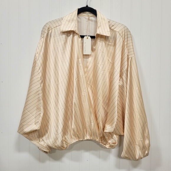 BY TOGETHER Blouse - Picture 2 of 9